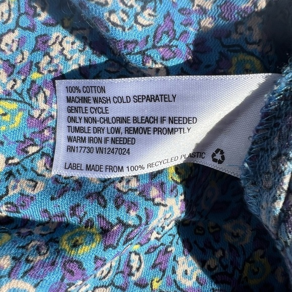 New- Universal Threads Women’s Top - Picture 9 of 9